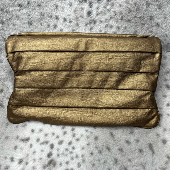 Gorgeous Gold Clutch - Picture 3 of 9